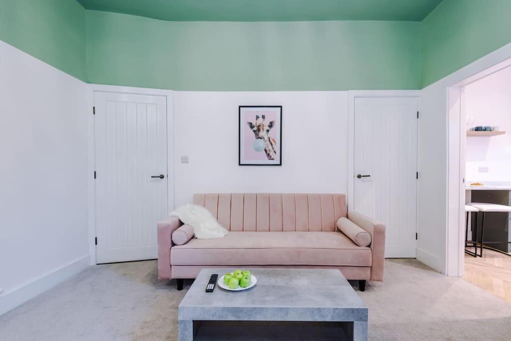 Villa 5 Bed Salford Sanctuary Retreat Manchester Esterno foto