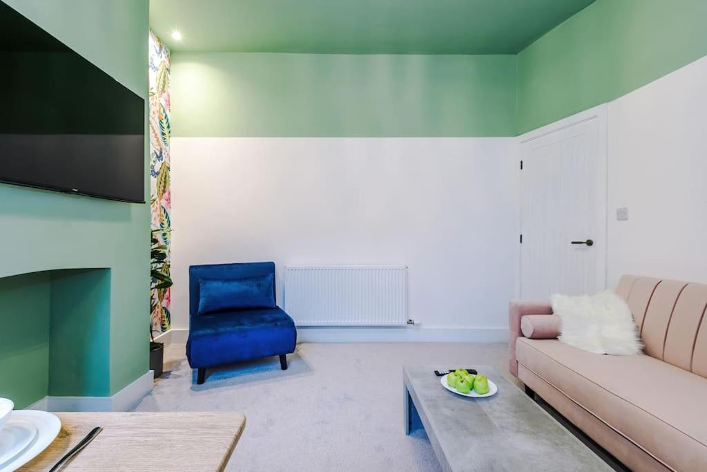 Villa 5 Bed Salford Sanctuary Retreat Manchester Esterno foto