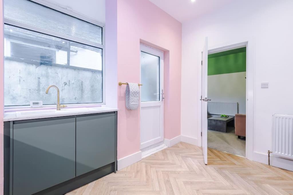 Villa 5 Bed Salford Sanctuary Retreat Manchester Esterno foto