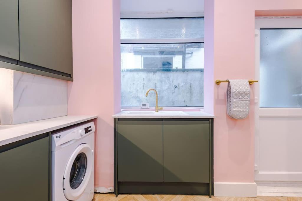 Villa 5 Bed Salford Sanctuary Retreat Manchester Esterno foto