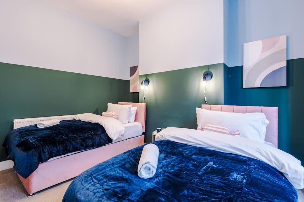 Villa 5 Bed Salford Sanctuary Retreat Manchester Esterno foto