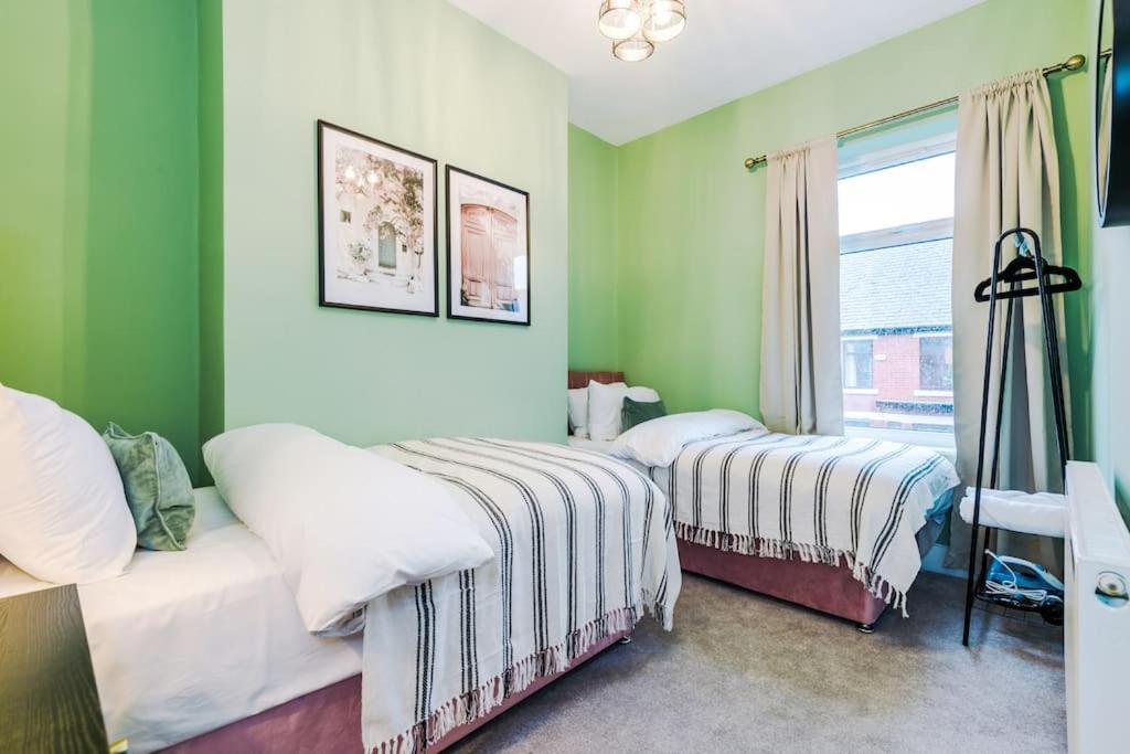 Villa 5 Bed Salford Sanctuary Retreat Manchester Esterno foto