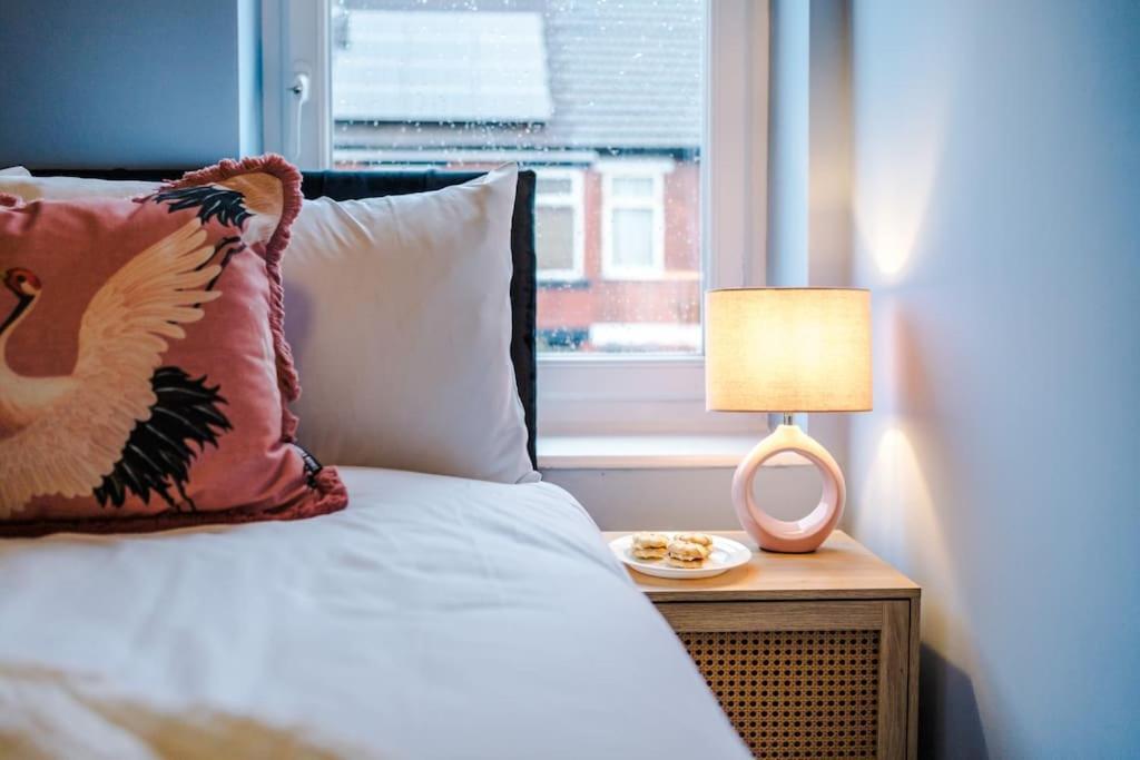 Villa 5 Bed Salford Sanctuary Retreat Manchester Esterno foto