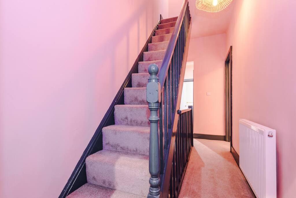 Villa 5 Bed Salford Sanctuary Retreat Manchester Esterno foto